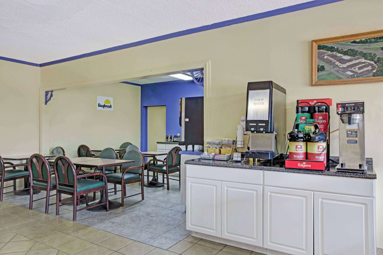 Food & Drinks 5, Days Inn by Wyndham Benson, Johnston