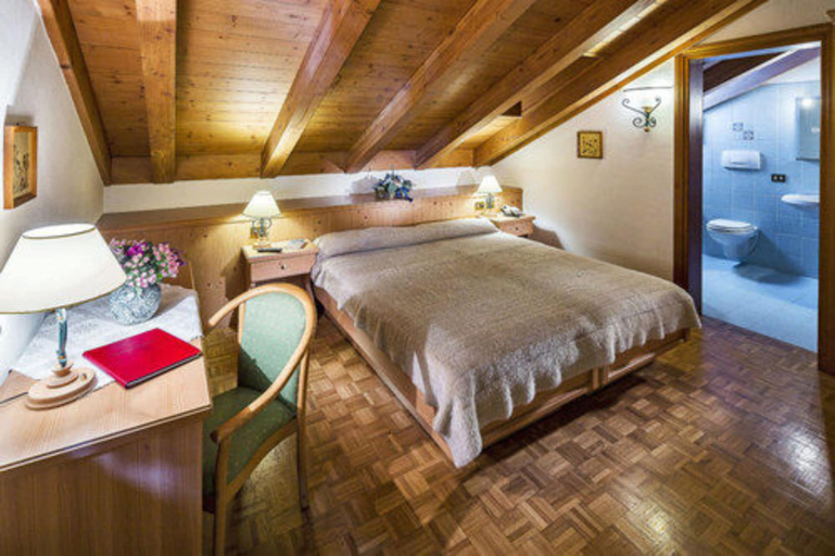 Bedroom 2, Hotel Piccolo Pocol, Belluno