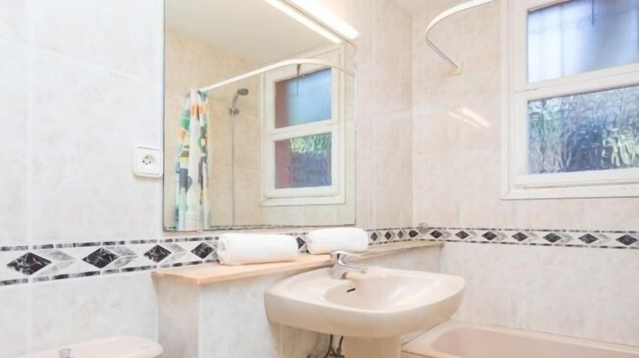 Bathroom 3, Villa Carena, Girona