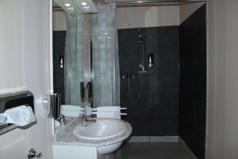 Bathroom 5, Hotel De Spiegel, Oost-Vlaanderen