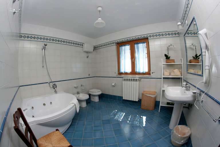 Bathroom 4, Villa Raffaella, Napoli