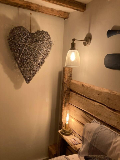 Others 4, Stunning Quirky 2-bed Cottage in New Brighton, Wirral