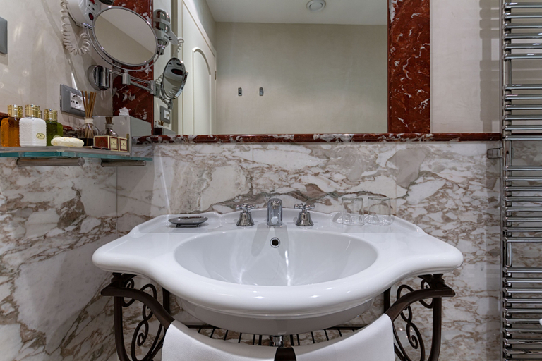 Bathroom 5, Golden Tower Hotel & Spa, Florence