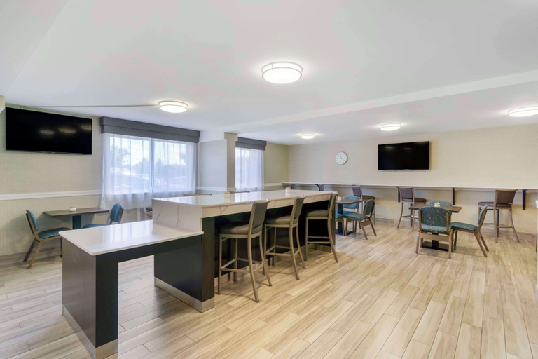 Food & Drinks 5, Comfort Inn & Suites Pacific - Auburn, King