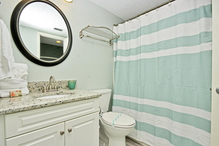 Bathroom 3, Westwind 301, Baldwin