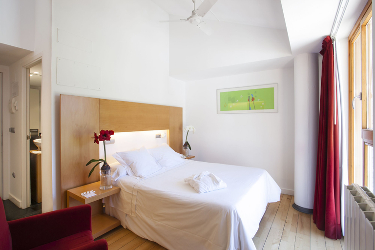Bedroom 3, Tierra De Biescas Hotel, Huesca