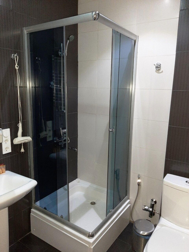 Bathroom 4, Hotel Tbiliseli, Tbilisi
