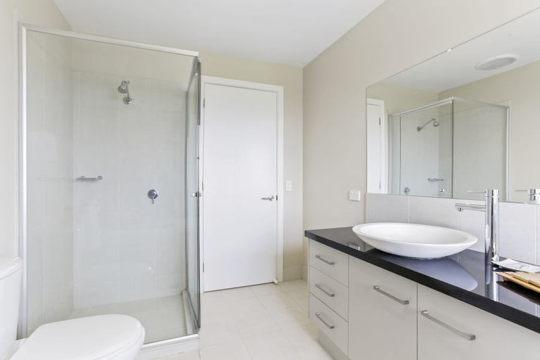 Bathroom 5, Deep Blue Hotel & Hot Springs, Warrnambool