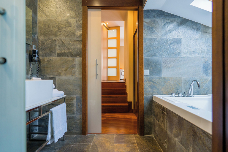 Bathroom 4, Compostela Hotel, A Coruña