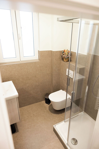 Bathroom 4, House of Blooms, Fulda