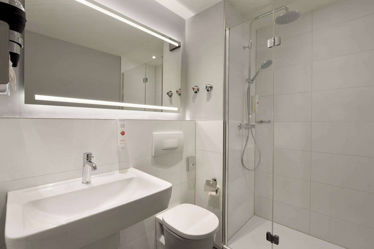 Bathroom 5, Ramada by Wyndham Muenchen Airport, Erding