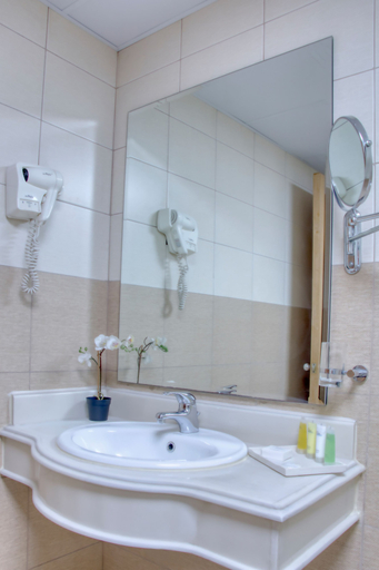 Bathroom 5, Geneva Hotel Amman, Amman