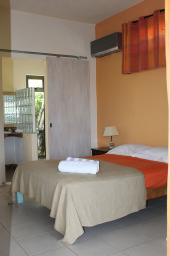 Bedroom 3, Gite des Acacias