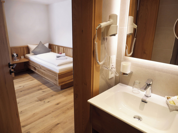 Bathroom 5, DEVA Hotel Alpenglück, Berchtesgadener Land