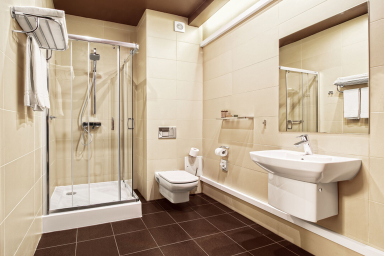Bathroom 4, Hotel Ilan, Lublin City