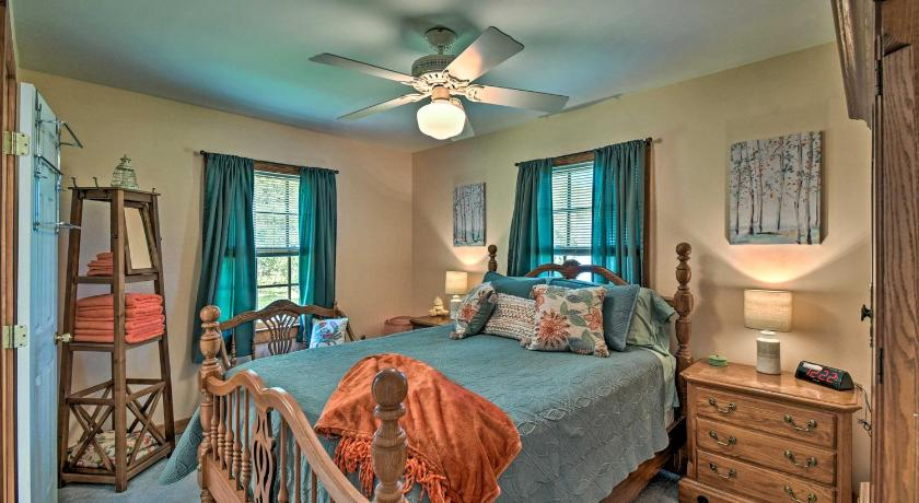 Bedroom 2, Luxe Waterfront Home Kayak, Canoe, Grill and More!, Mathews