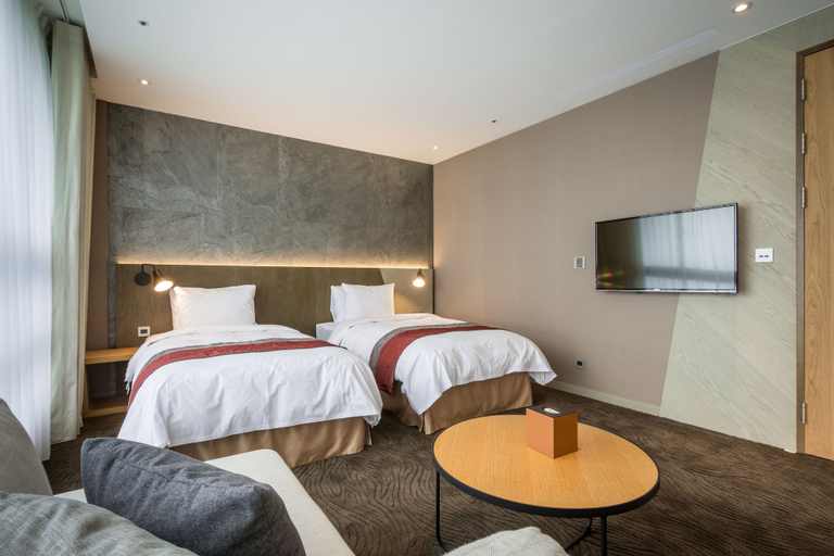 Bedroom 4, Green World NanGang Hotel, Taipei City