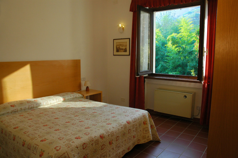Bedroom 3, Hotel Sonenga, Como