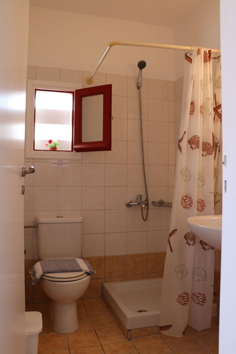 Bathroom, Flora's Red Studios, South Aegean