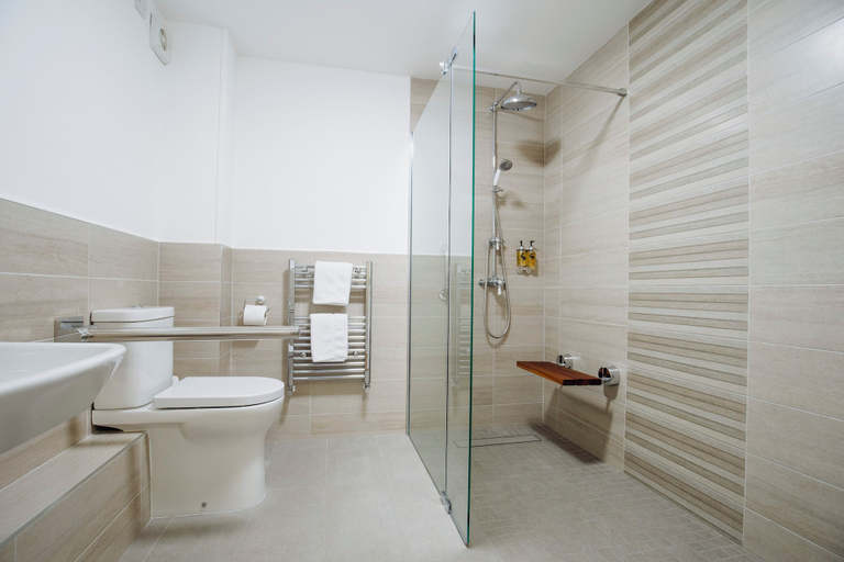 Bathroom 4, King Arthur Hotel, Swansea