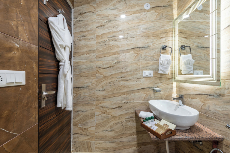 Bathroom 3, Keys Select by Lemon Tree Hotels, Kufri, Shimla, Shimla