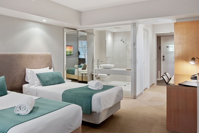 Bedroom 4, Deep Blue Hotel & Hot Springs, Warrnambool