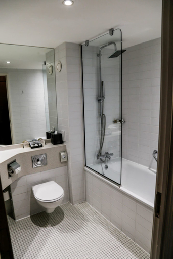 Bathroom 4, Alona Hotel, South Lanarkshire