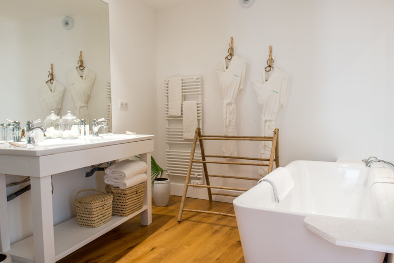 Bathroom 5, Hôtel La Palmeraie, Loire-Atlantique