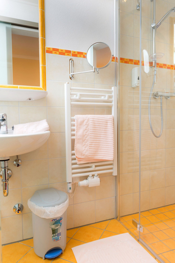Bathroom 3, Hotel Schneeberger, Kufstein