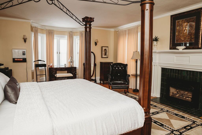 Bedroom 2, Grey Gables Inn, Renfrew