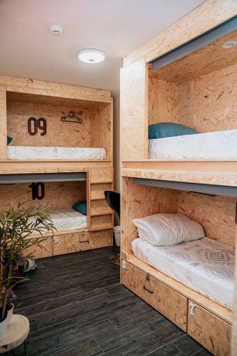 Bedroom 2, Deck Lodge - Hostel, Peniche