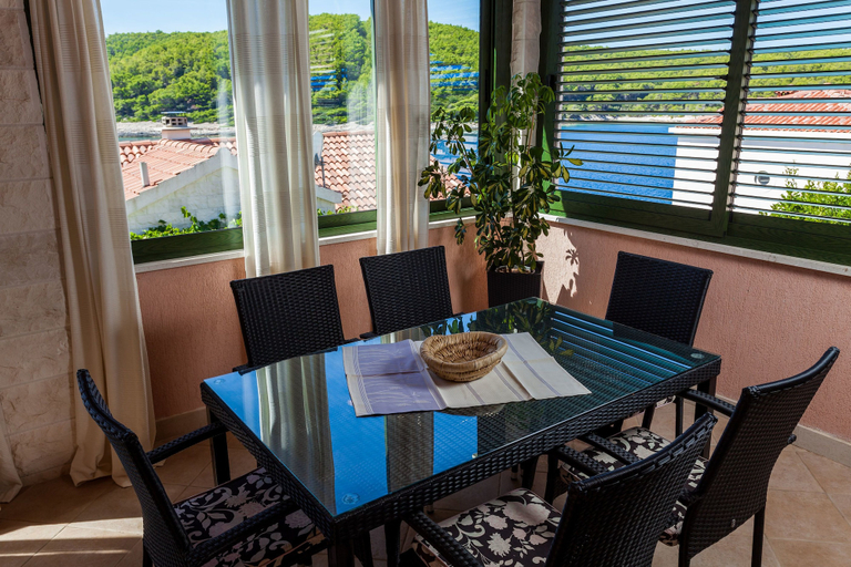 Others 5, Villa Rosada, Vela Luka