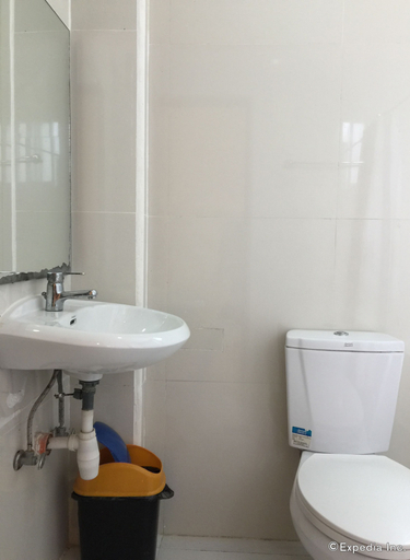 Bathroom 4, Arabelle Suites, Tagbilaran City
