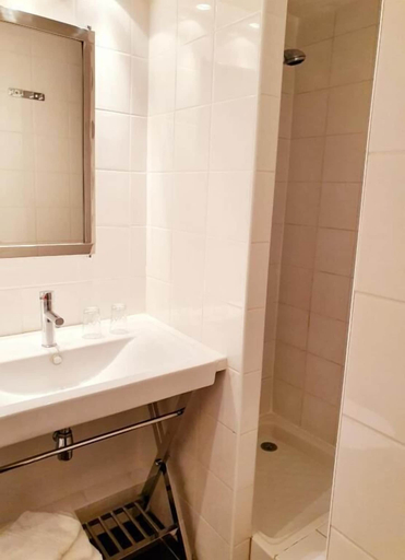 Bathroom 3, Hotel de Flore, Var