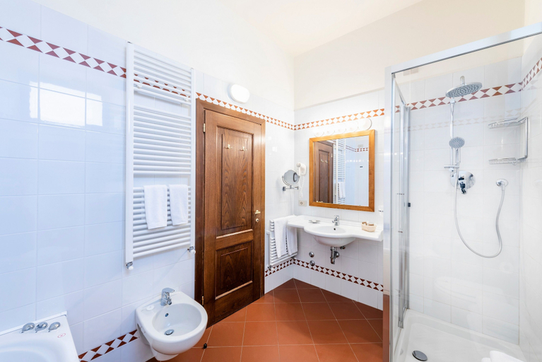 Bathroom 5, Relais Vignale & Spa, Siena