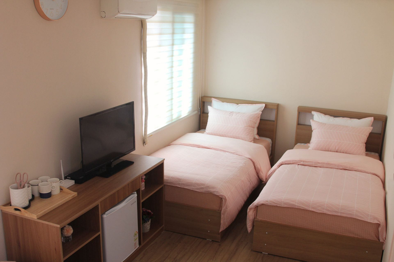 Bedroom 2, Our House, Jung