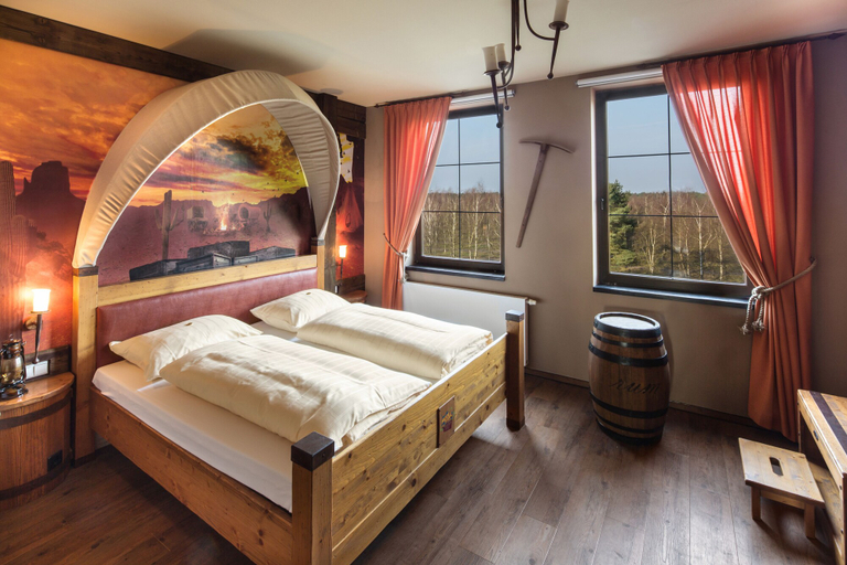 Bedroom 2, Heide Park Abenteuerhotel, Heidekreis