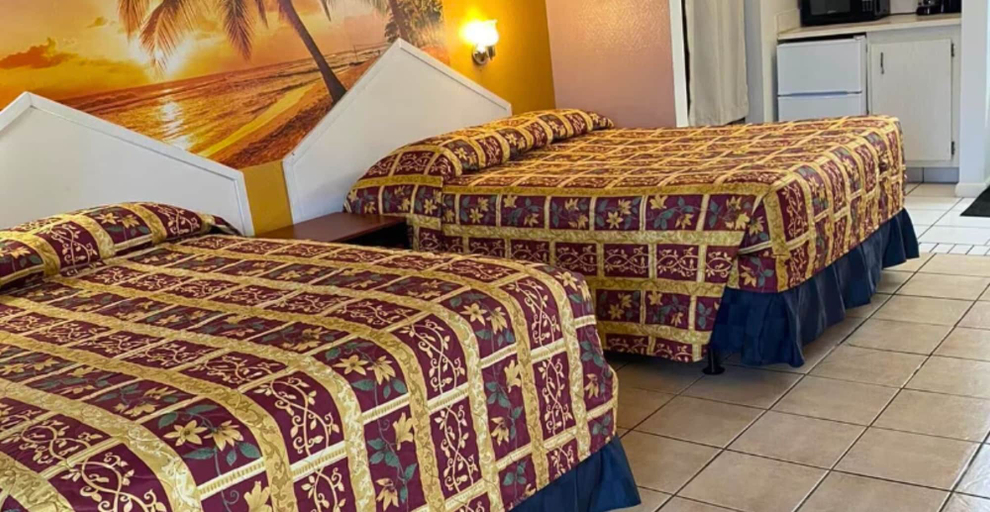 Bedroom 5, New Sungate Motel, Palm Beach