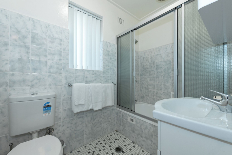 Bathroom 5, Zig Zag Motel, Lithgow