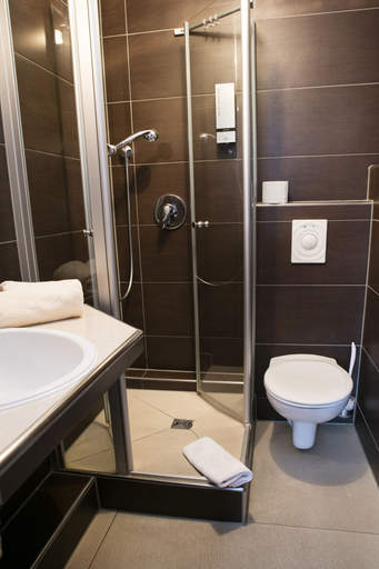 Bathroom 5, Hotel am Siebersturm, Ansbach