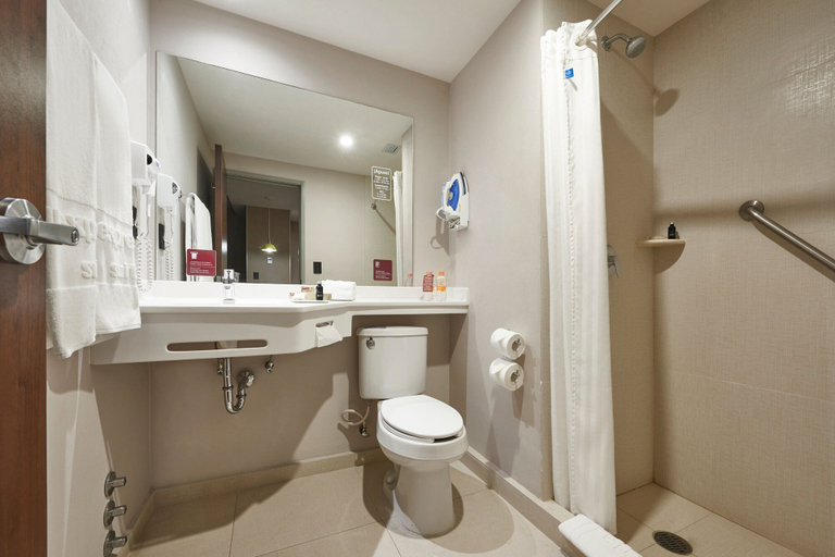 Bathroom 3, City Express Suites by Marriott Tijuana Rio, Tijuana