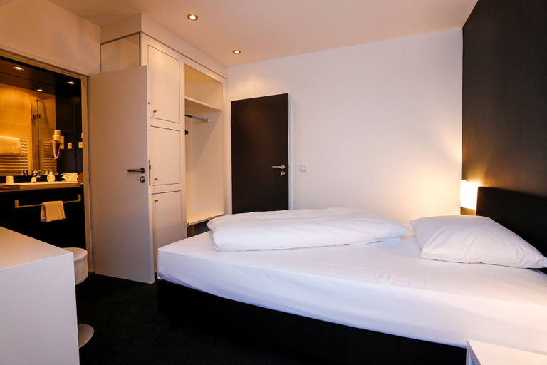 Bedroom 4, Hotel Schempp, Augsburg