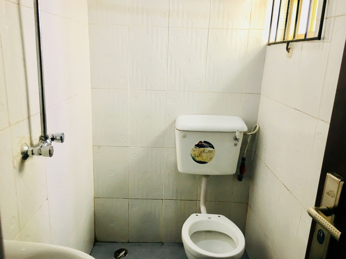 Bathroom 3, Billion Kitchen, Eti-Osa