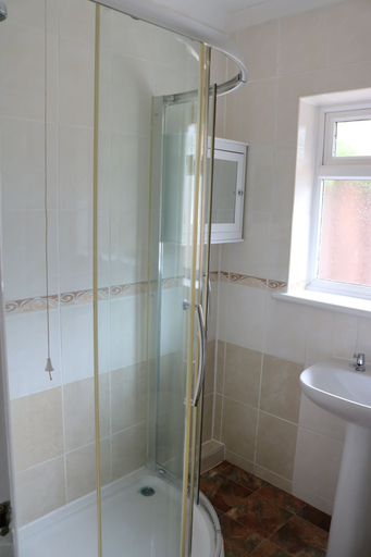 Bathroom, Goldcrest Cottage, Isle of Wight