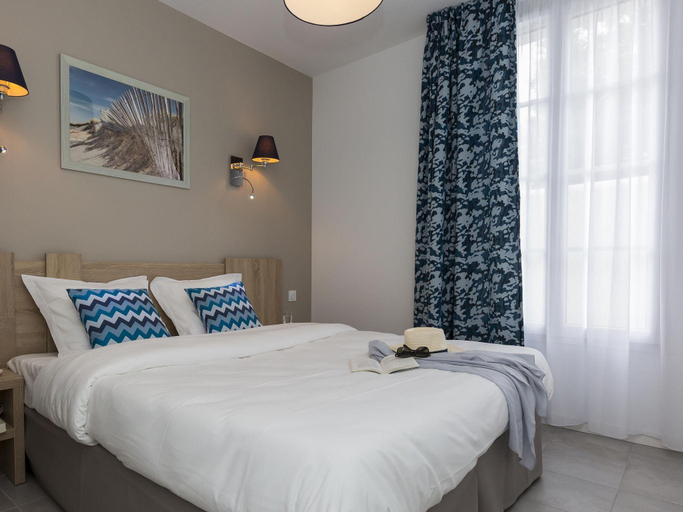 Bedroom 3, Apartment in Ile de Re with Terrace or Garden, Charente-Maritime