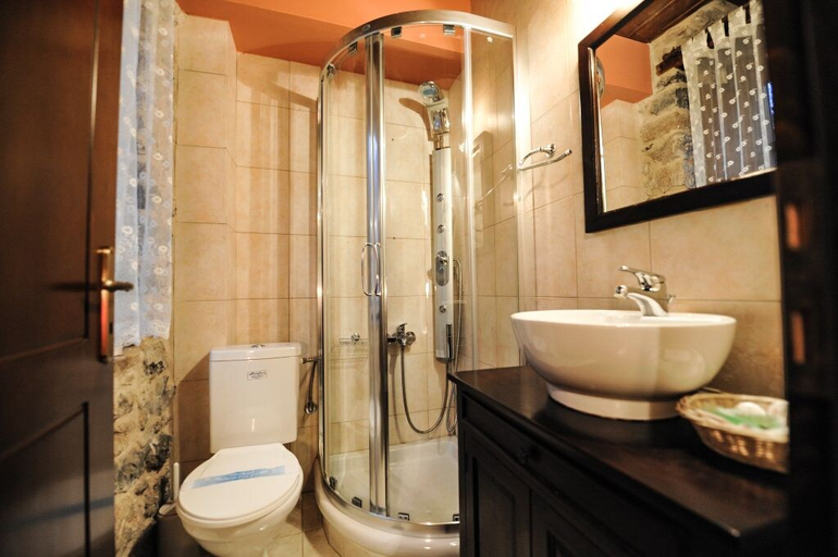 Bathroom 3, Arxontiko Kefalari, Peloponnese