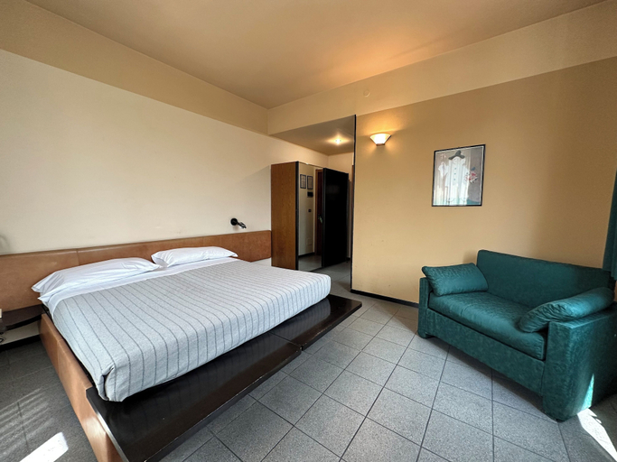 Bedroom 3, Hotel Griselda, Cuneo