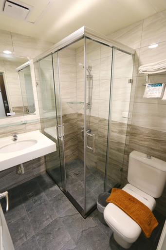 Bathroom 4, TopL Hotel, Tainan
