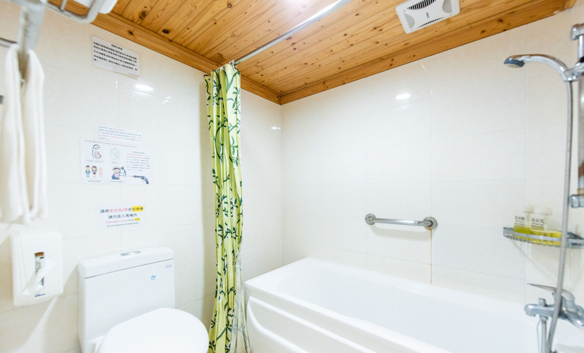 Bathroom 3, Ezstay Station, Kaohsiung