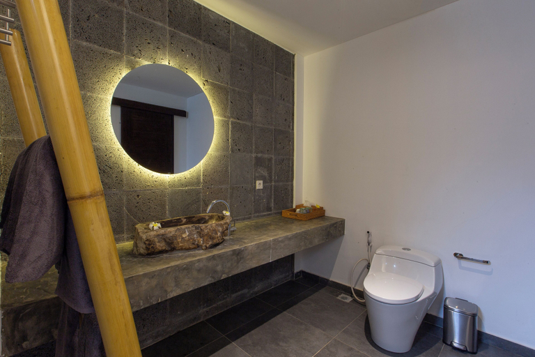 Bathroom 5, Nero North, Lombok